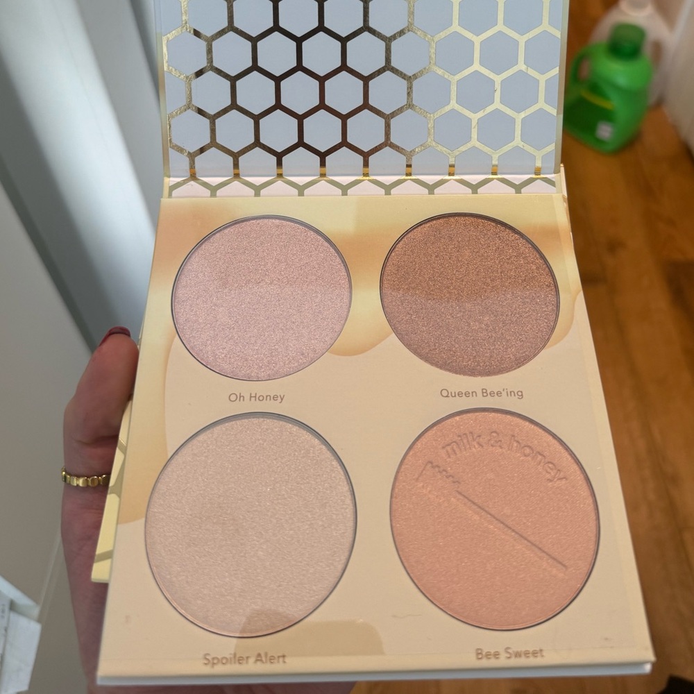 New Beauty Bakerie Milk & Honey Highlighter Palette